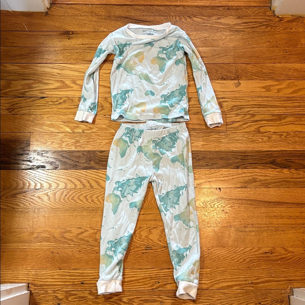 Burt’s bee Kids Pajamas size 4T with World Map tie dye  Print